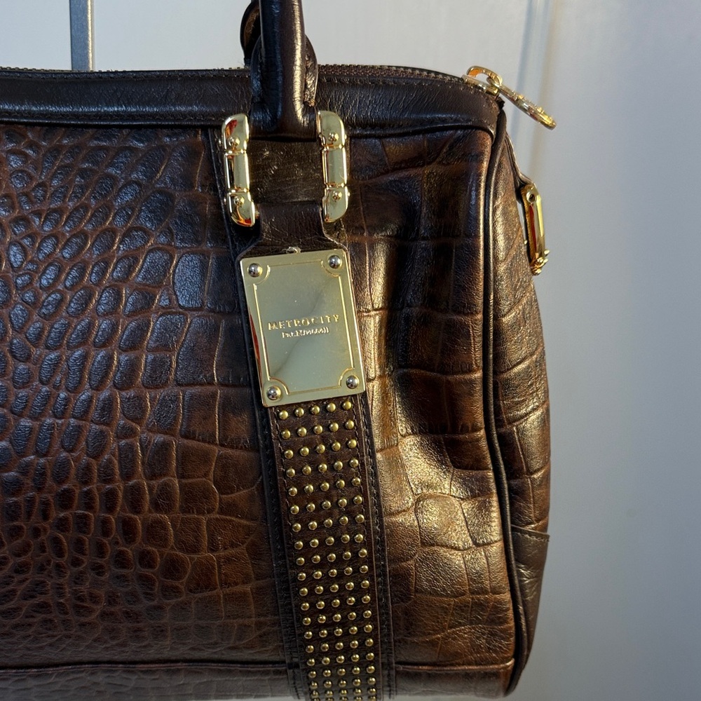 Metro City Brown Leather Tote Bag - Picture 4 of 16